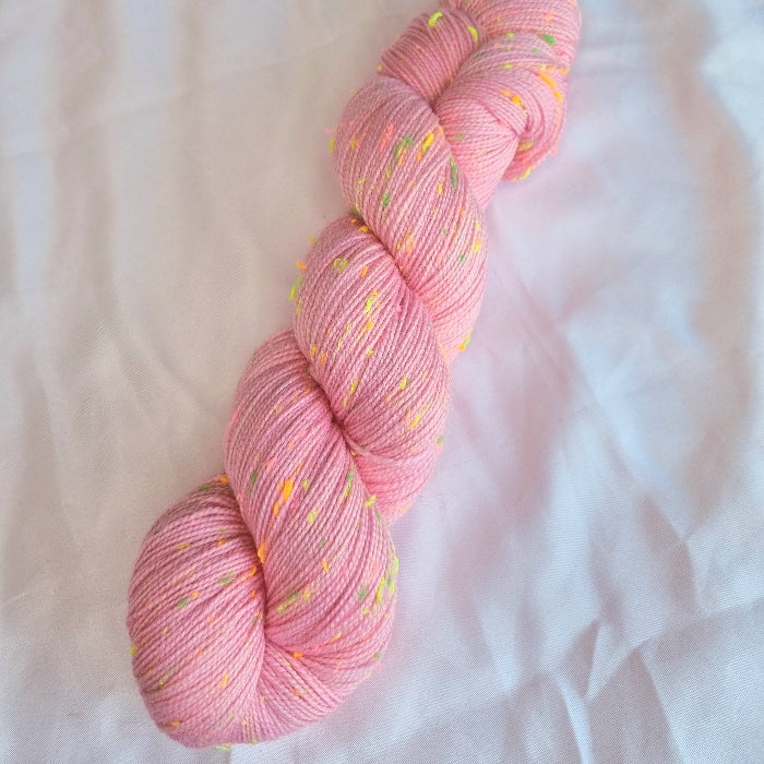 Neon Blush - Tynn merino Neon Tweed